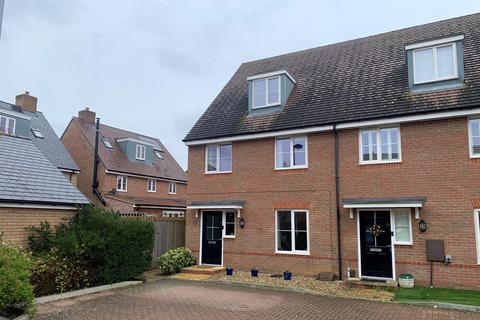 4 bedroom end of terrace house for sale, Hawthorn Croft, Stotfold, Hitchin, SG5