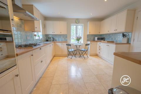 4 bedroom detached house for sale, Avill Crescent, Taunton TA1