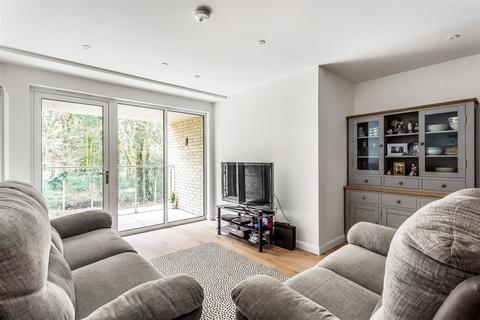 2 bedroom flat for sale - The Woodcote, Ashley Road, Epsom