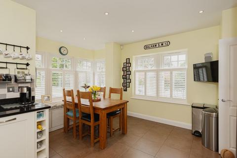 7 The Roseberys, Epsom, KT18 5JB