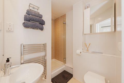 7 The Roseberys, Epsom, KT18 5JB