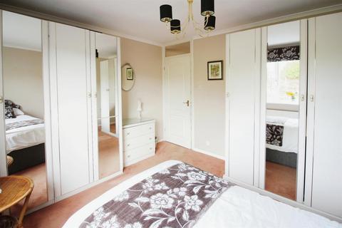 2 bedroom detached bungalow for sale, Farnham Croft, Leeds LS14