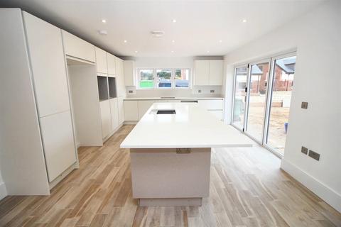 4 bedroom detached house for sale, Bletchley Close Middleton Crescent, Beeston, Nottingham