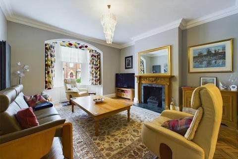 5 bedroom house for sale, West Street, Scarborough