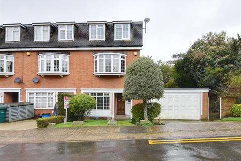 4 bedroom end of terrace house to rent - Austell Gardens, London