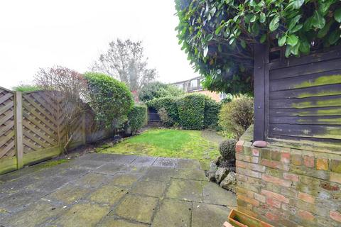 4 bedroom end of terrace house to rent, Austell Gardens, London