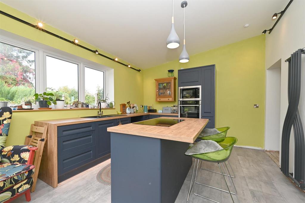 Breakfast Kitchen to window.jpg