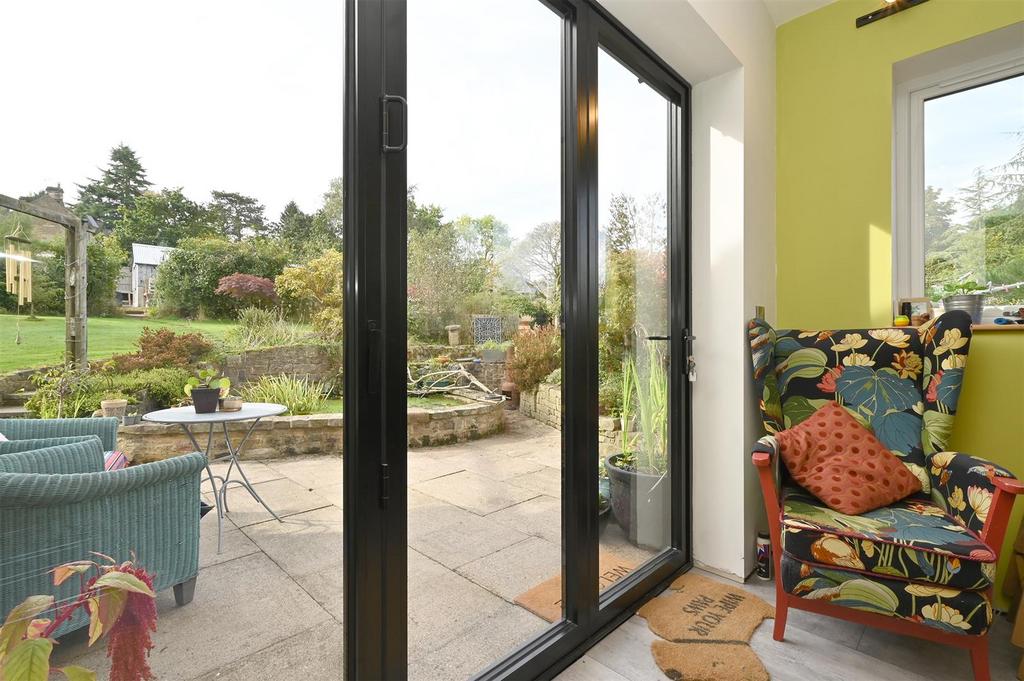 Bifold doors to garden.jpg