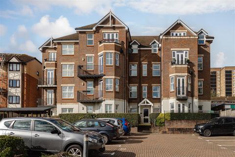 2 bedroom apartment to rent - Station Road, Redhill