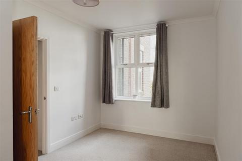 2 bedroom apartment to rent - Station Road, Redhill