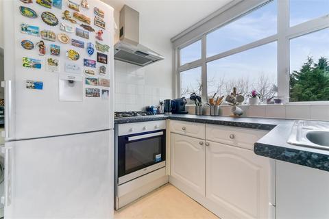 Studio for sale, Robinson Road, Colliers Wood SW17