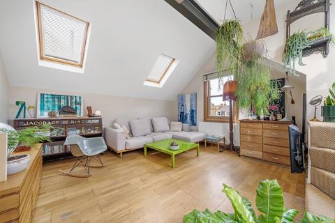 2 bedroom flat for sale - St. Saviour's Road, SW2