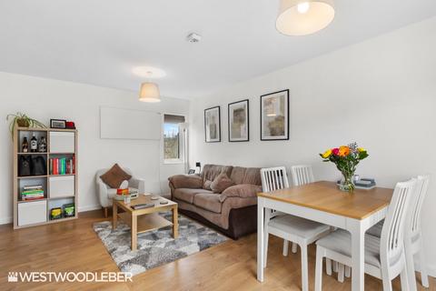 2 bedroom flat for sale - Hillside, Hoddesdon EN11