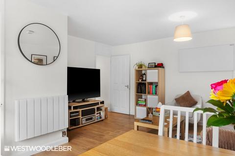 2 bedroom flat for sale - Hillside, Hoddesdon EN11