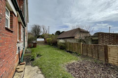 3 bedroom semi-detached house to rent - Gilberts Drive, Eastbourne BN20