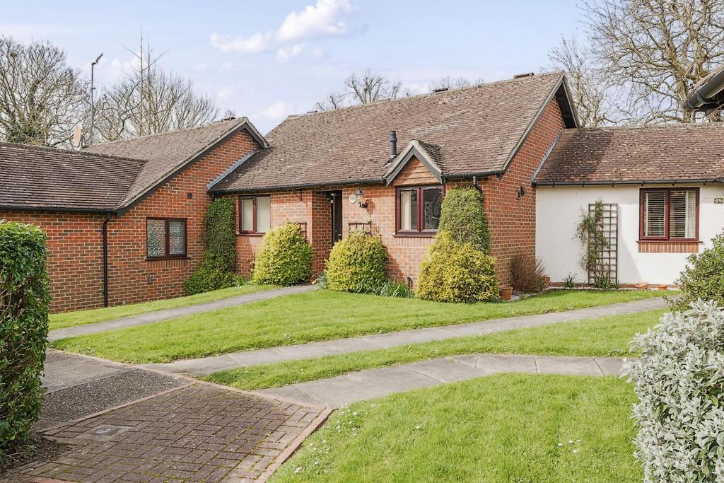 Jarmans Field, Wye, Ashford TN25 5AQ 1 bed terraced bungalow for sale