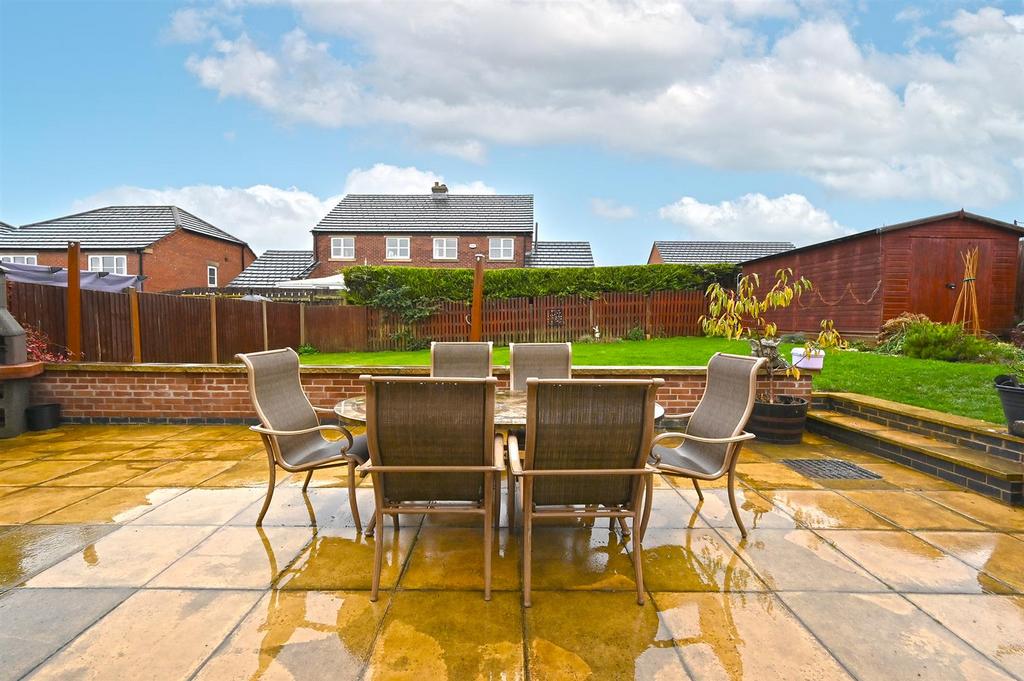 Rear Garden   dining patio.jpg