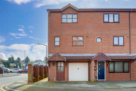 3 bedroom end of terrace house for sale, Harberton Close, Redhill NG5