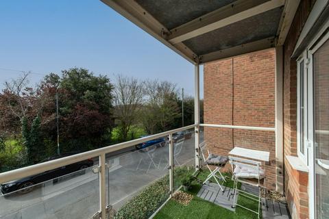 9 Laurence Rise, Dartford, DA2 6FX