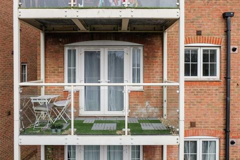 9 Laurence Rise, Dartford, DA2 6FX