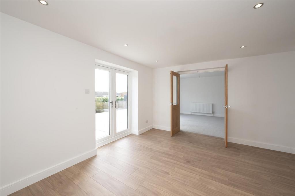 Dining Room towards Sitting Room.jpg