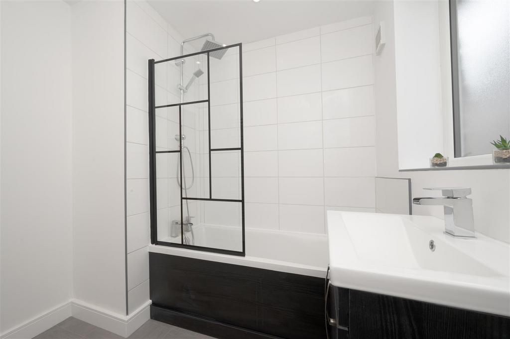 Bathroom - bath and sink.jpg