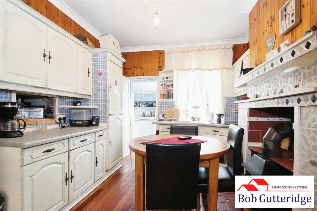 Fitted kitchen / dining room