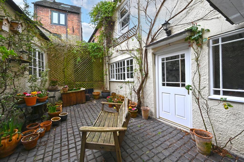 Courtyard Garden to kitchen.jpg