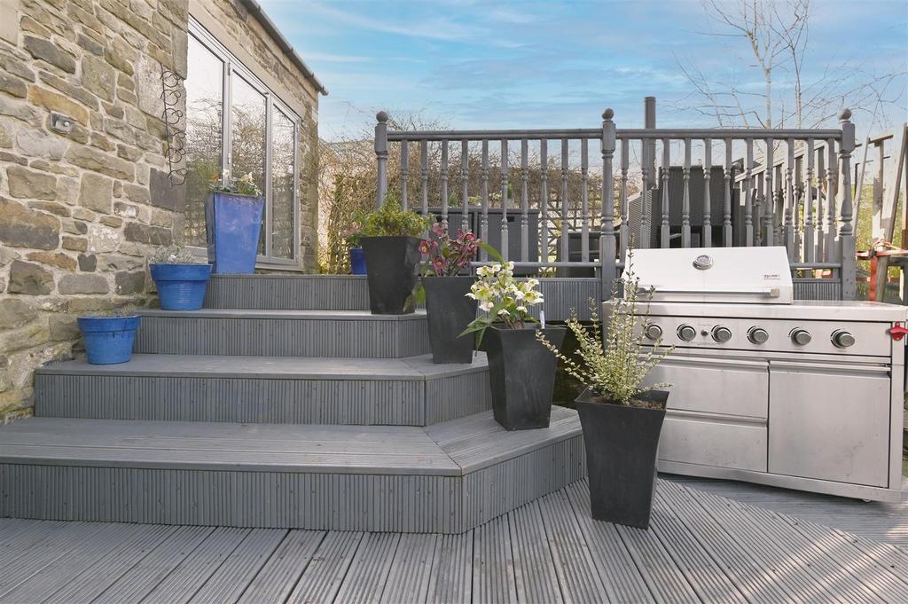 Steps to Decking area.jpg