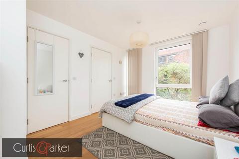 2 bedroom flat for sale - Lighterage Court, Kew Reach, TW8