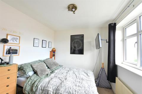 2 bedroom semi-detached house to rent - 5 Sunningdale Close, York