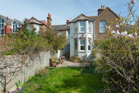 8 Northwood Road, Whitstable, CT5 2ET
