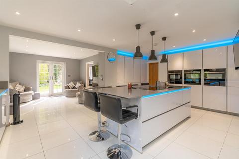 6 bedroom detached house for sale - The Fairway, Swindon SN3