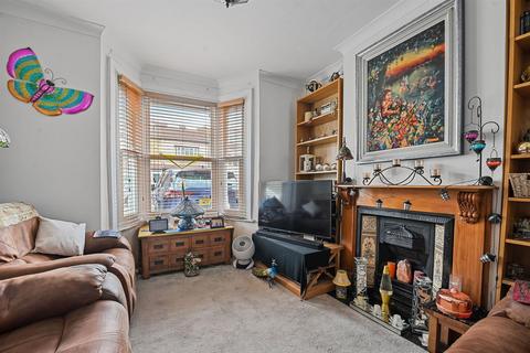 3 bedroom end of terrace house for sale, Carnarvon Road, South Woodford