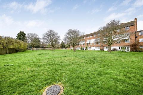 3 bedroom flat for sale, Little Queens Road, Teddington