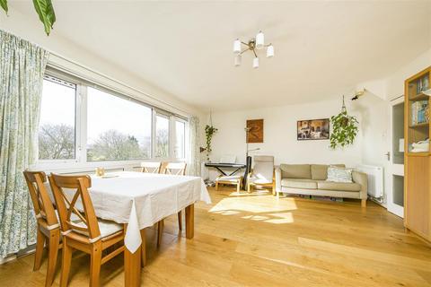 3 bedroom flat for sale, Little Queens Road, Teddington