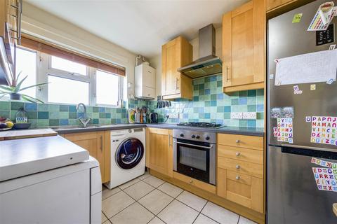 3 bedroom flat for sale, Little Queens Road, Teddington