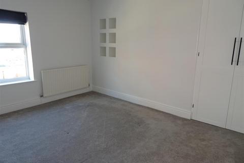 2 bedroom flat to rent - Wellowgate, Grimsby DN32