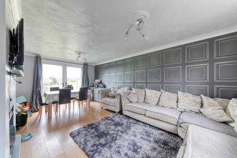 2 bedroom end of terrace house for sale - Arnhem Drive, New Addington, Croydon, CR0