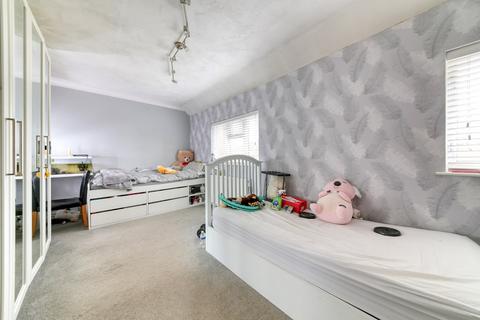 2 bedroom end of terrace house for sale, Arnhem Drive, New Addington, Croydon, CR0