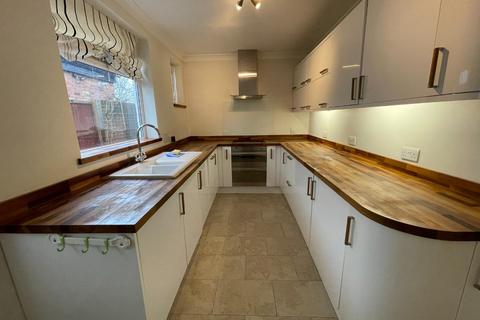 3 bedroom house to rent - Saxon Drive, London