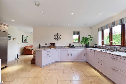 4 bedroom detached house for sale - Cypress Gardens, Overbury Road, Hereford, HR1