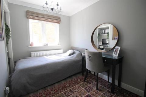 3 bedroom semi-detached house to rent, Eden Close, Darlington DL2