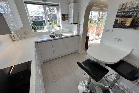 Flat 4, High Mount Mount Avenue, Heswall, Wirral, CH60 4RH