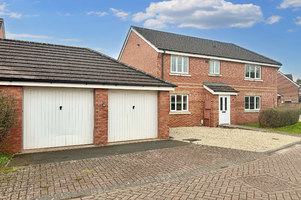 The Furlong, Hereford, HR2 4 bed semidetached house £325,000