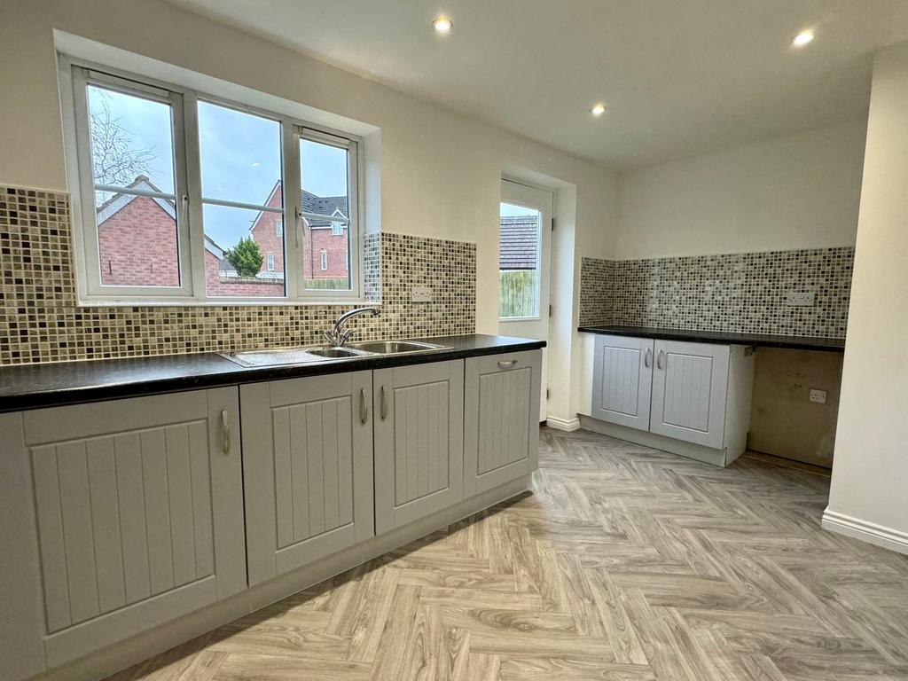 The Furlong, Hereford, HR2 4 bed semidetached house £325,000