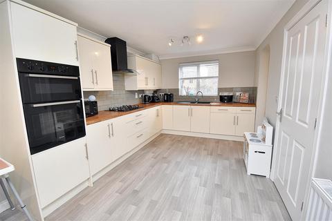4 bedroom semi-detached house for sale - Foxglove Close, Corby NN18