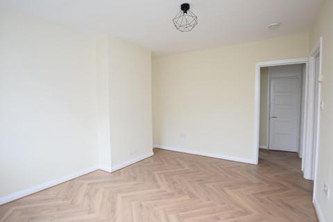 21 Grantham Gardens, Romford, RM6 6HH