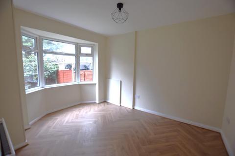 21 Grantham Gardens, Romford, RM6 6HH