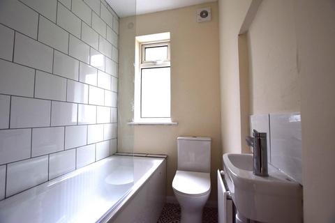 21 Grantham Gardens, Romford, RM6 6HH